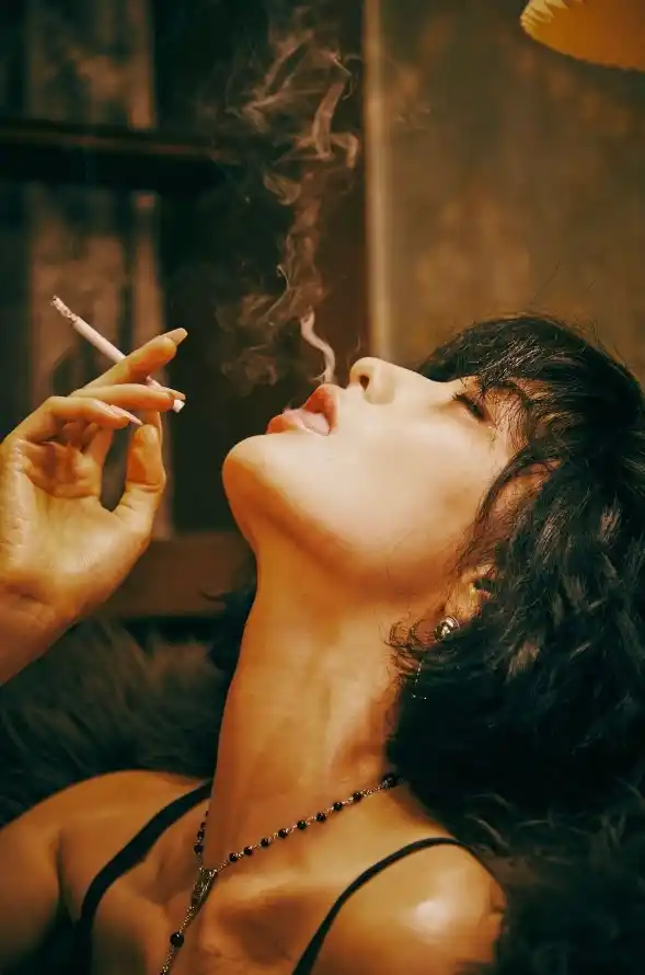 每日更新在线观看AV_手机明码标价色情交易未成年人随意进?欧美乱论网站危害与监管